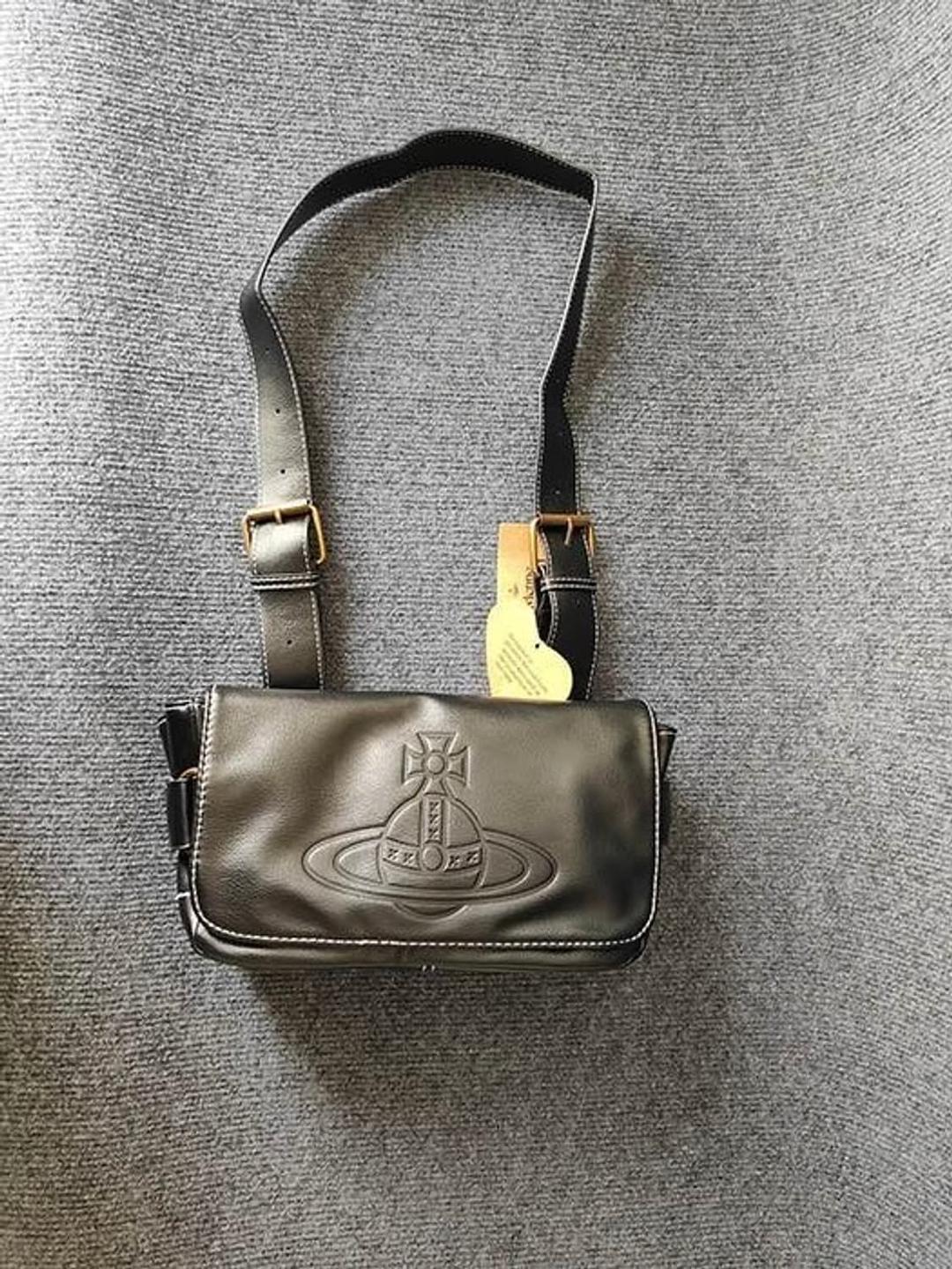 Vivienne messenger 가방 | 후루츠패밀리