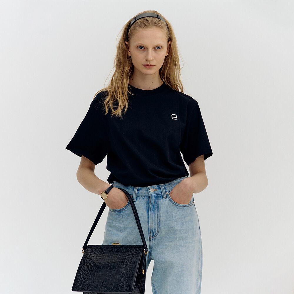 UNISEX LOGO CREASE T-SHIRT BLACK_UDTS2A111BK