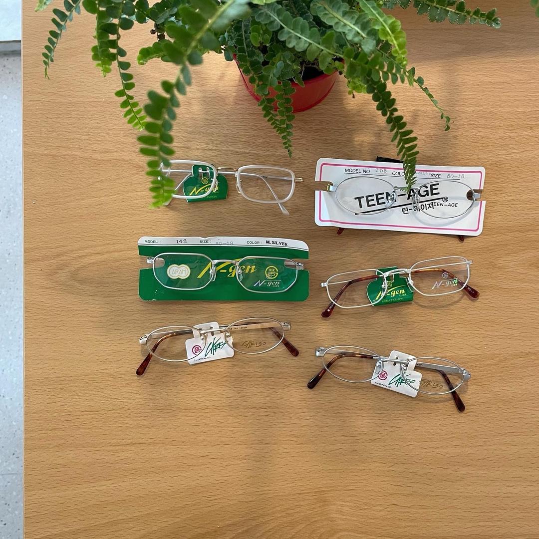 classic minimal vintage glasses