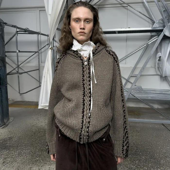 STITCH ZIP UP KNIT HOODIE (BROWN)