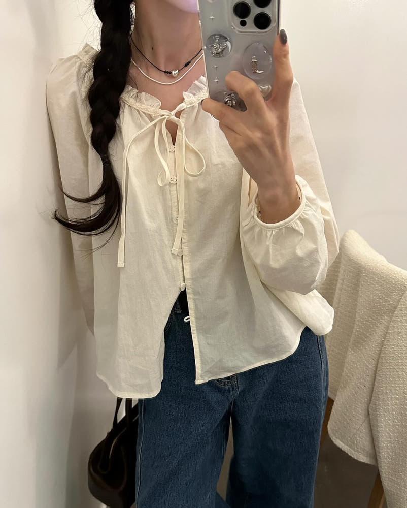 가네 여성 봄 라운드 노카라 레이스 리본 셔링 오버핏 루즈핏 소매퍼프 블라우스