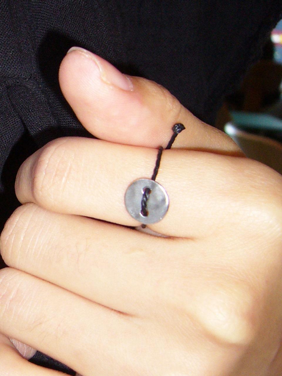 BUTTON RING