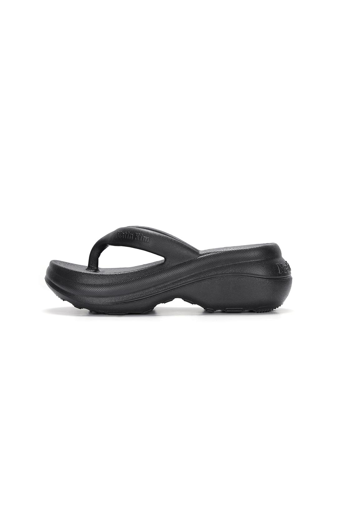 MATINFOM FLATFORM FLIP FLOP IN BLACK