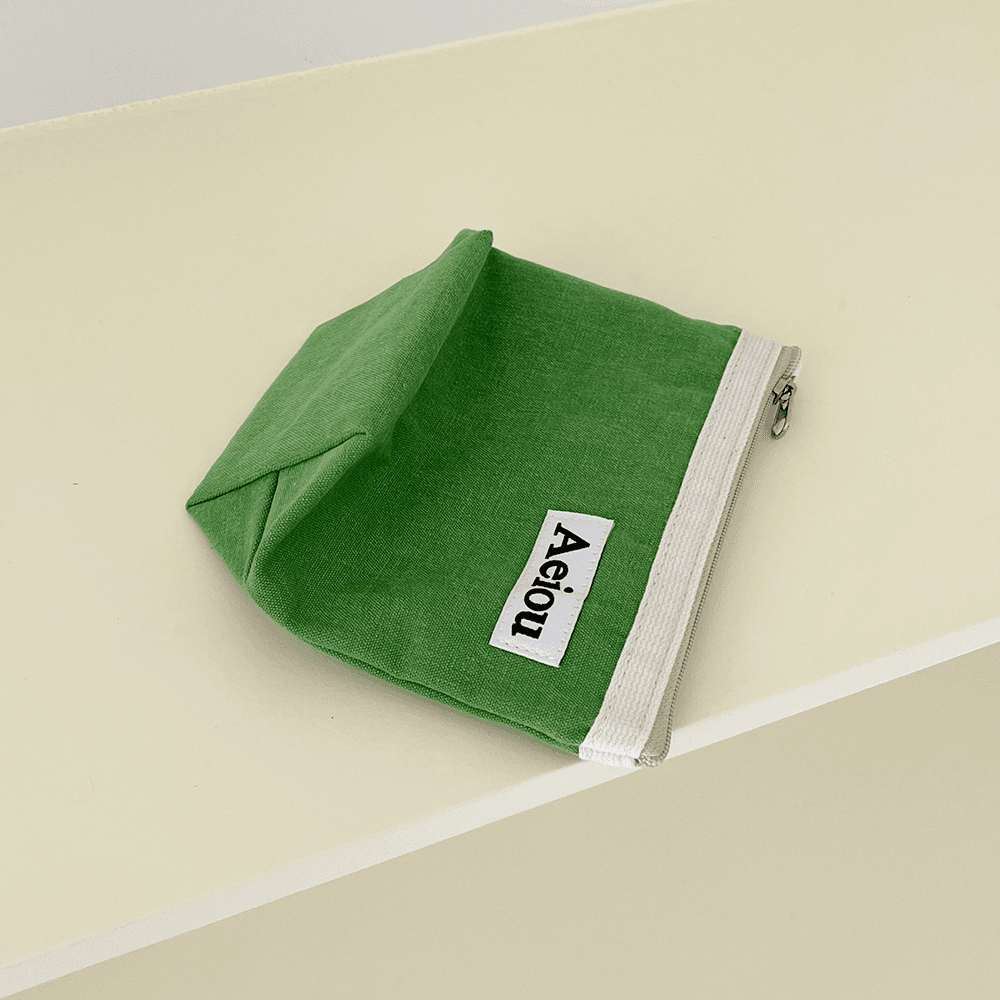 Aeiou Basic Pouch (M size) Spinach green