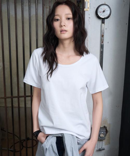 에센셜 U 네크라인 하프 티셔츠 [화이트]