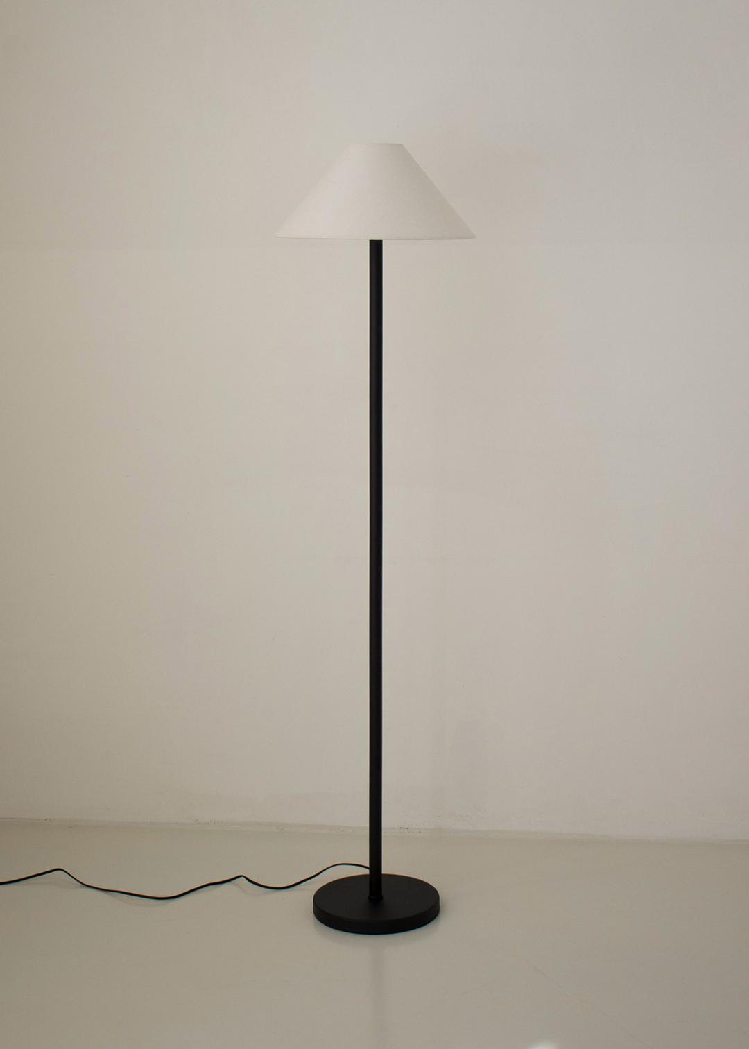 Bold Floor Lamp Black