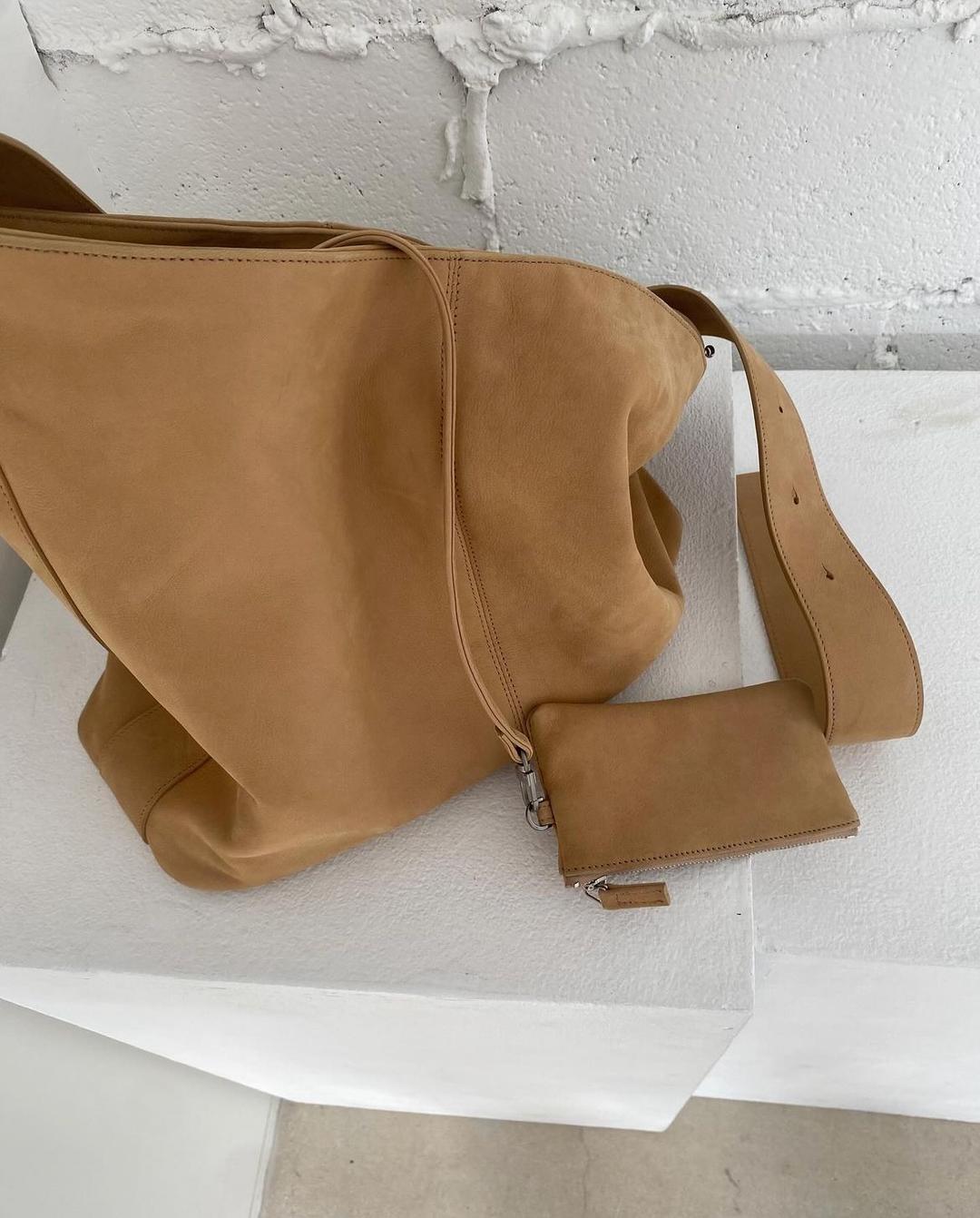BOLD STRAP NUBUCK BAG