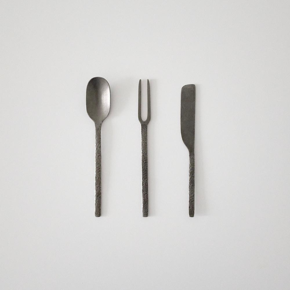 La Nouvelle Stonewash Dark gray Flatware 스톤워시 디저트 플랫웨어