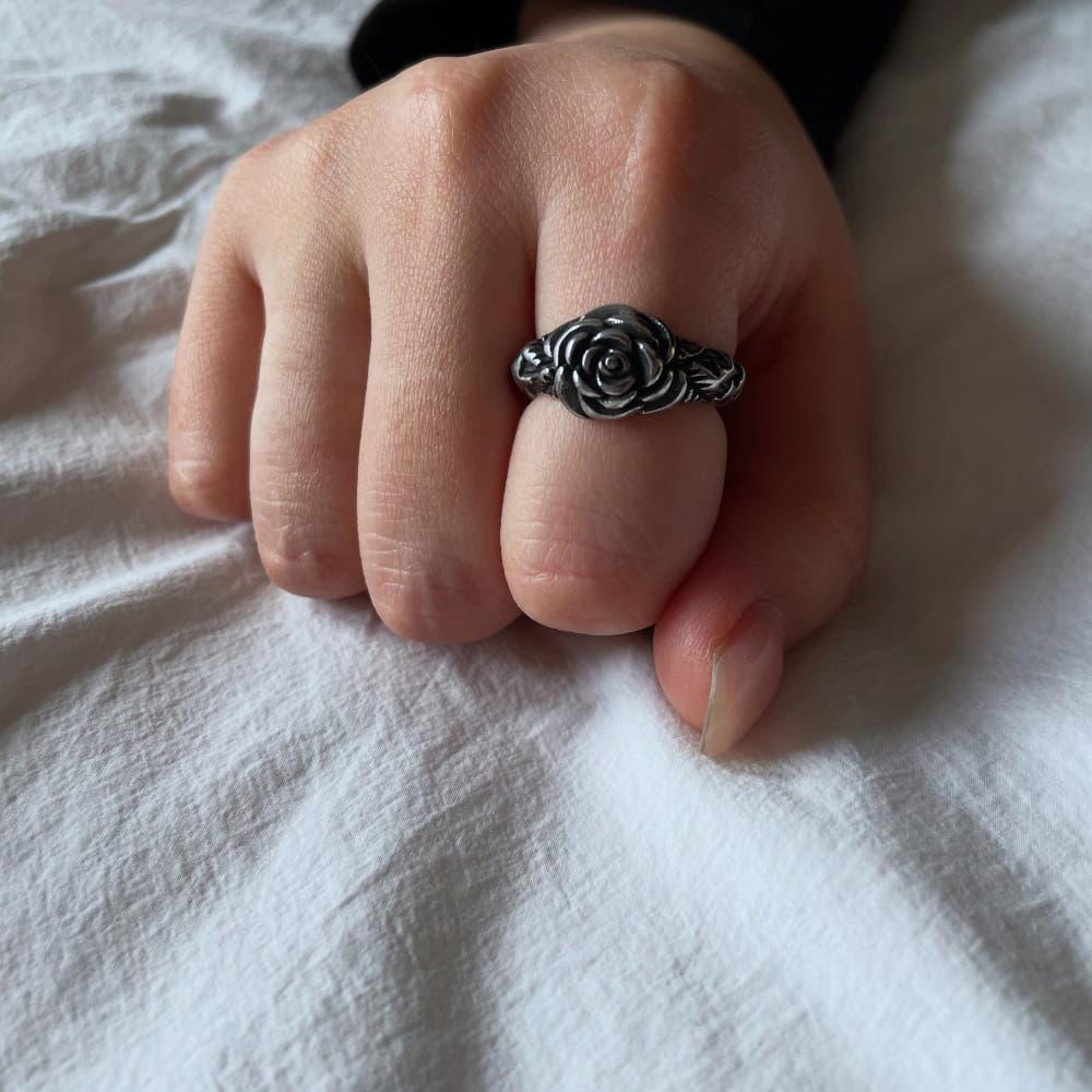 [POKKI] black rose ring, 장미 반지, 꽃반지