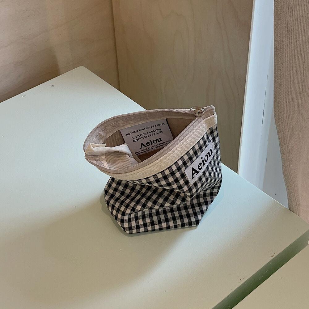 Aeiou Basic Pouch (M size) Black Ginghamcheck