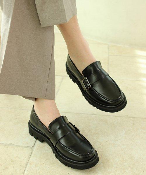 스퀘어 버클 통굽 하이 로퍼  (BLACK)