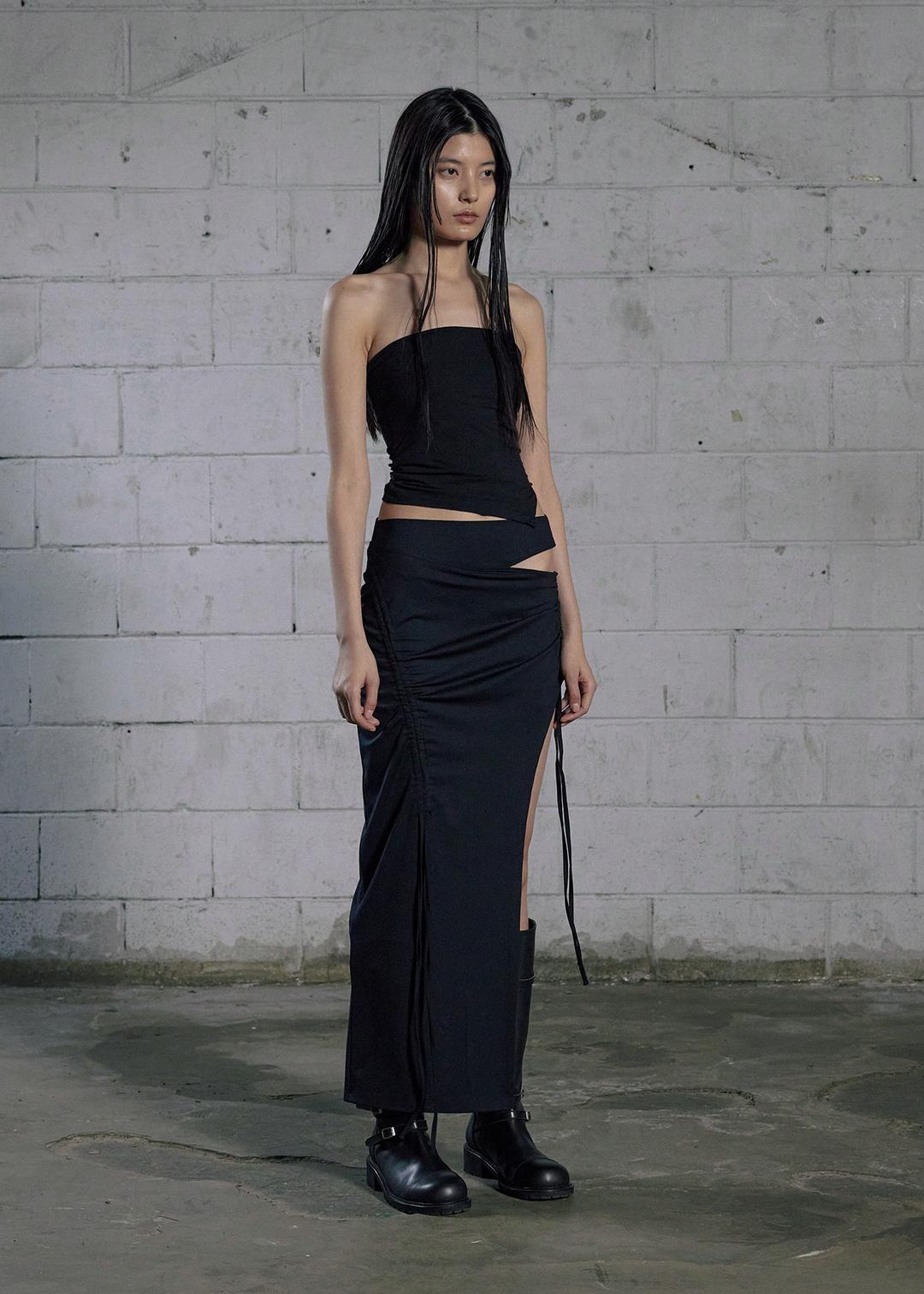 CURVED SLIT SKIRT, BLACK