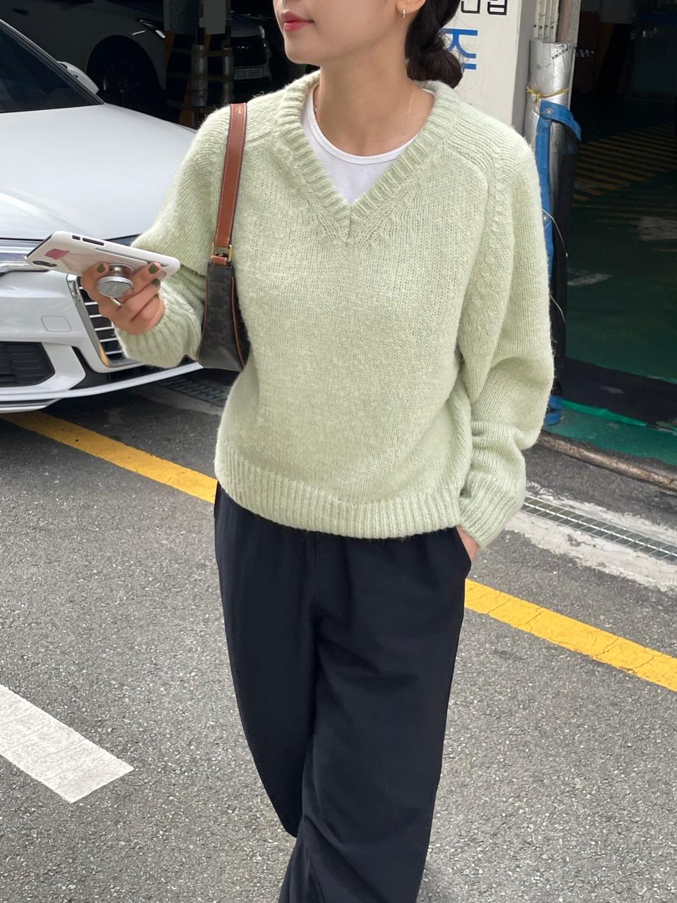 소프트 니트 브이넥 모헤어 부드러운 고급스러운 여리핏 브라운 민트 크림 가을 여자