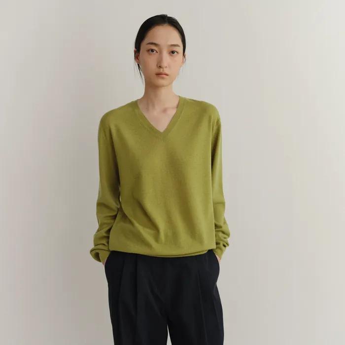 Wool v-neck knit (Olive)
