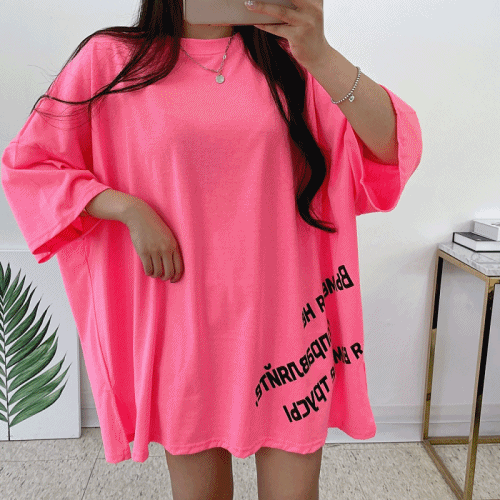 [빅사이즈] 유니크 사선 레터링 형광네온 박스티 반팔티