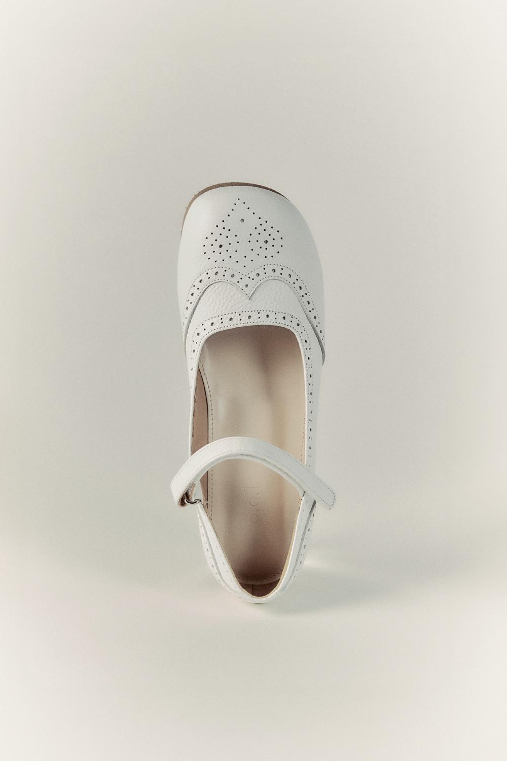 24PF Eyelet  Maryjane  / White