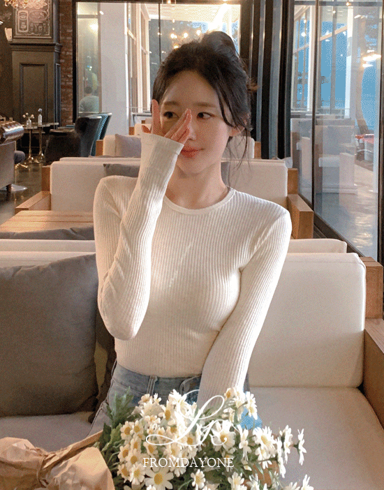 프롬데이원 여름🤍[니트라이크]Made)베스킨 여리슬림핏 골지티(긴팔/라운드넥/베이직/레이어드/데일리룩/데이트룩/꾸안꾸룩/출근룩)