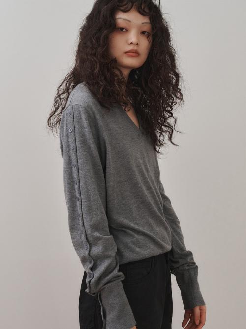BUTTON V-NECK KNIT LIGHT, GRAY