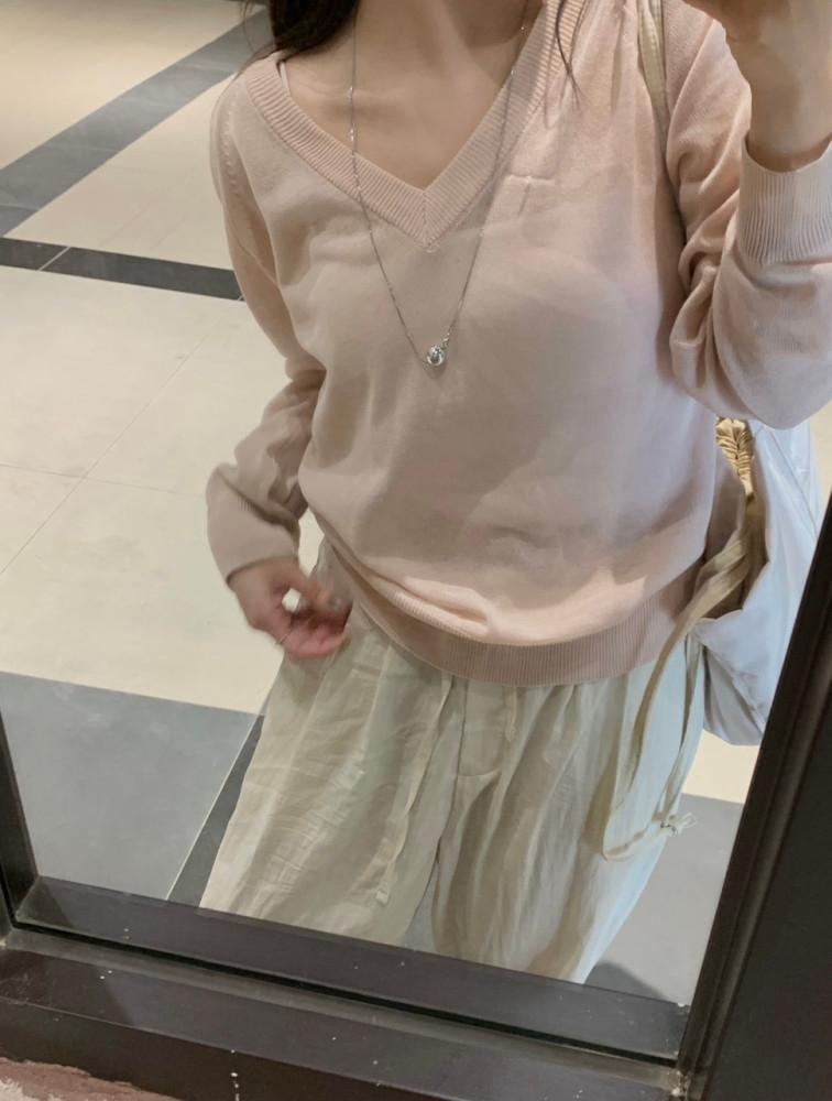 어반 여름 출근룩 문신템 여쿨 썸머 브이넥 긴팔 니트 - 핑크