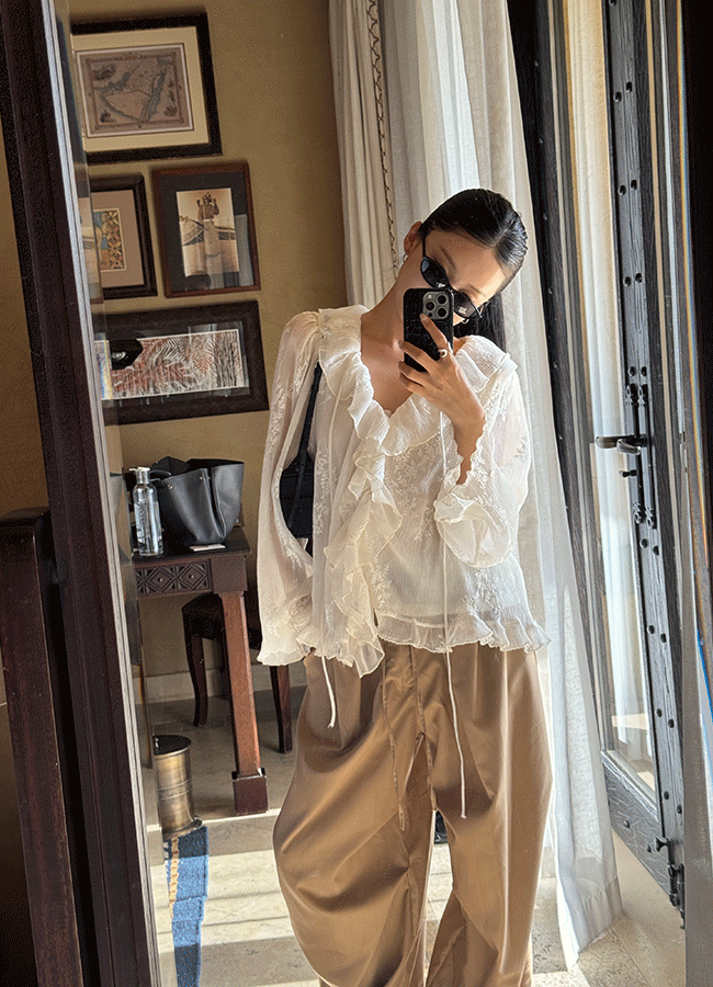 유이니 [Spring🎀/프리오더] Arte ruffle blouse (1color)