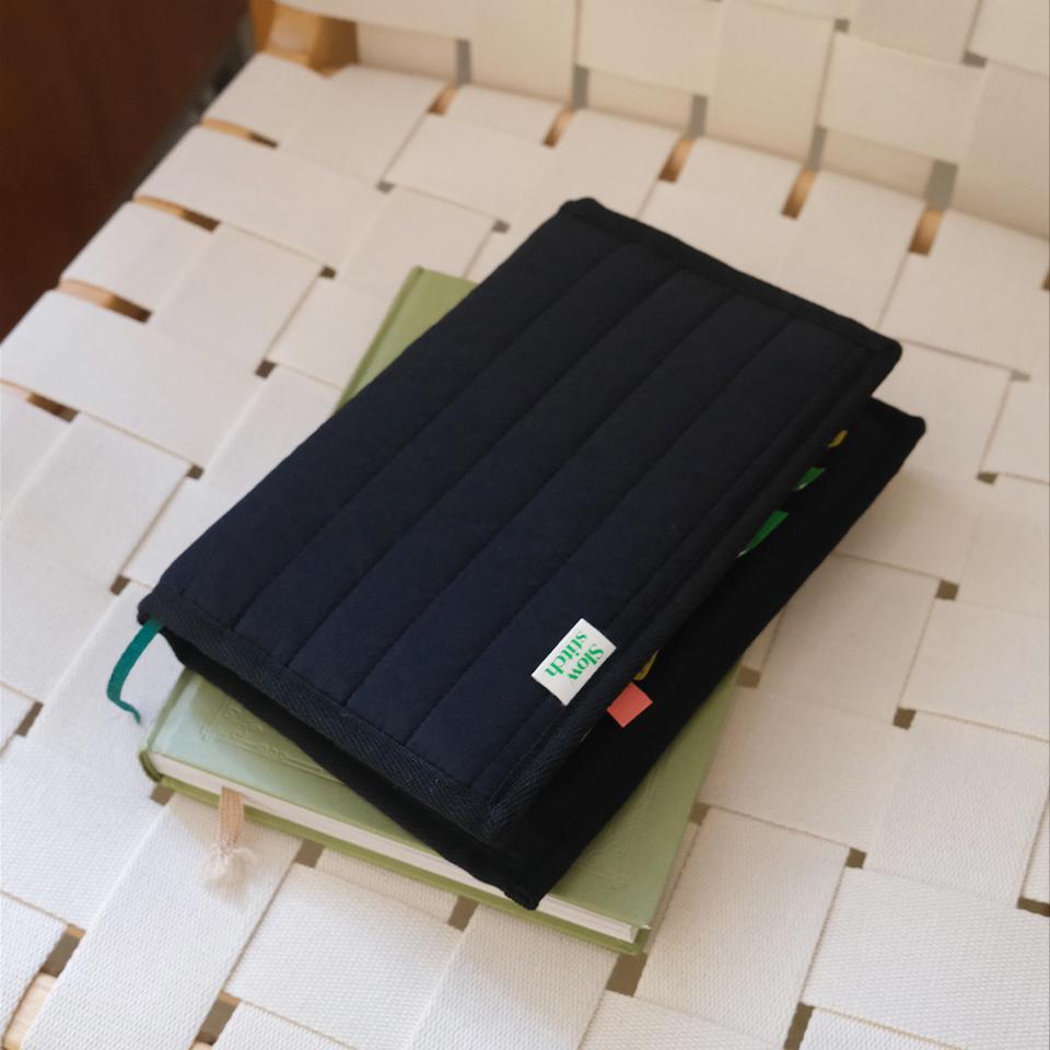 [선물포장] 슬로우스티치 누빔 프레임 북커버 ( 블랙 ) 일반도서