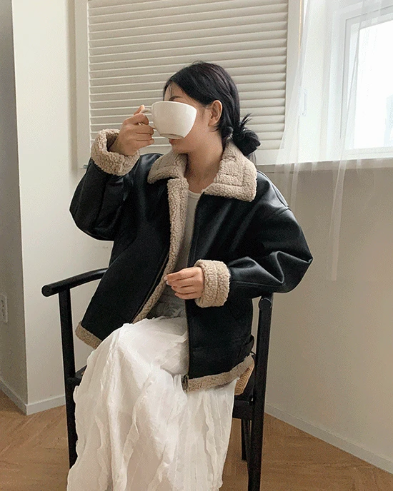 [MADE] 당일발송🚀 오버핏 하이넥 덤블 무스탕 (2color)