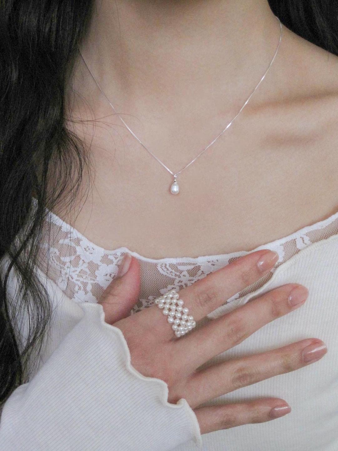 [925 Silver] Silhouette Pearl Necklace