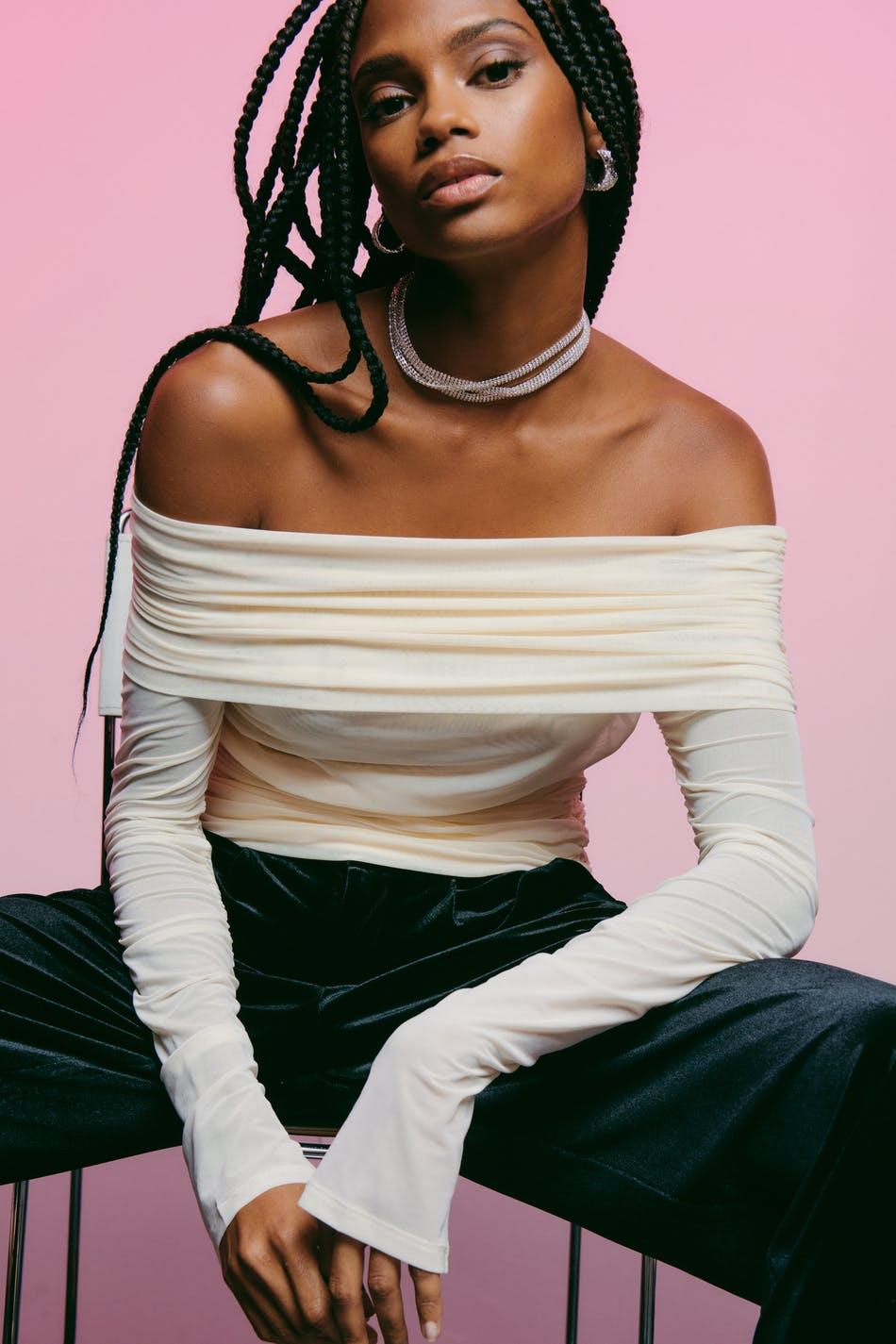 Offshoulder mesh top