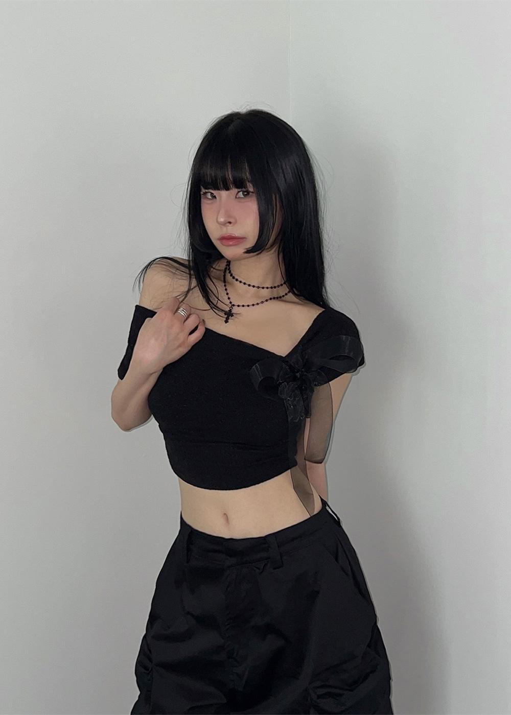 KIBBON RIBBON ONE SHOULDER CROP T-SHIRT 2color / 키본 리본 원숄더 크롭 티