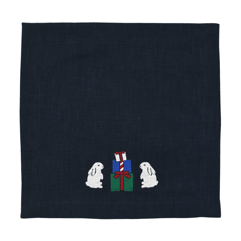 Little Bunnies With Present Linen Tea Cloth  리틀 버니즈 위드 프레젠트 리넨 티 타월