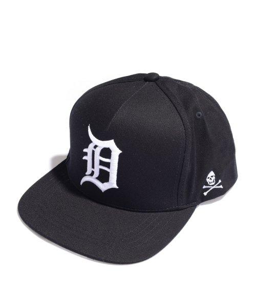 TIGER D SNAPBACK CAP (WHITE EMBO)