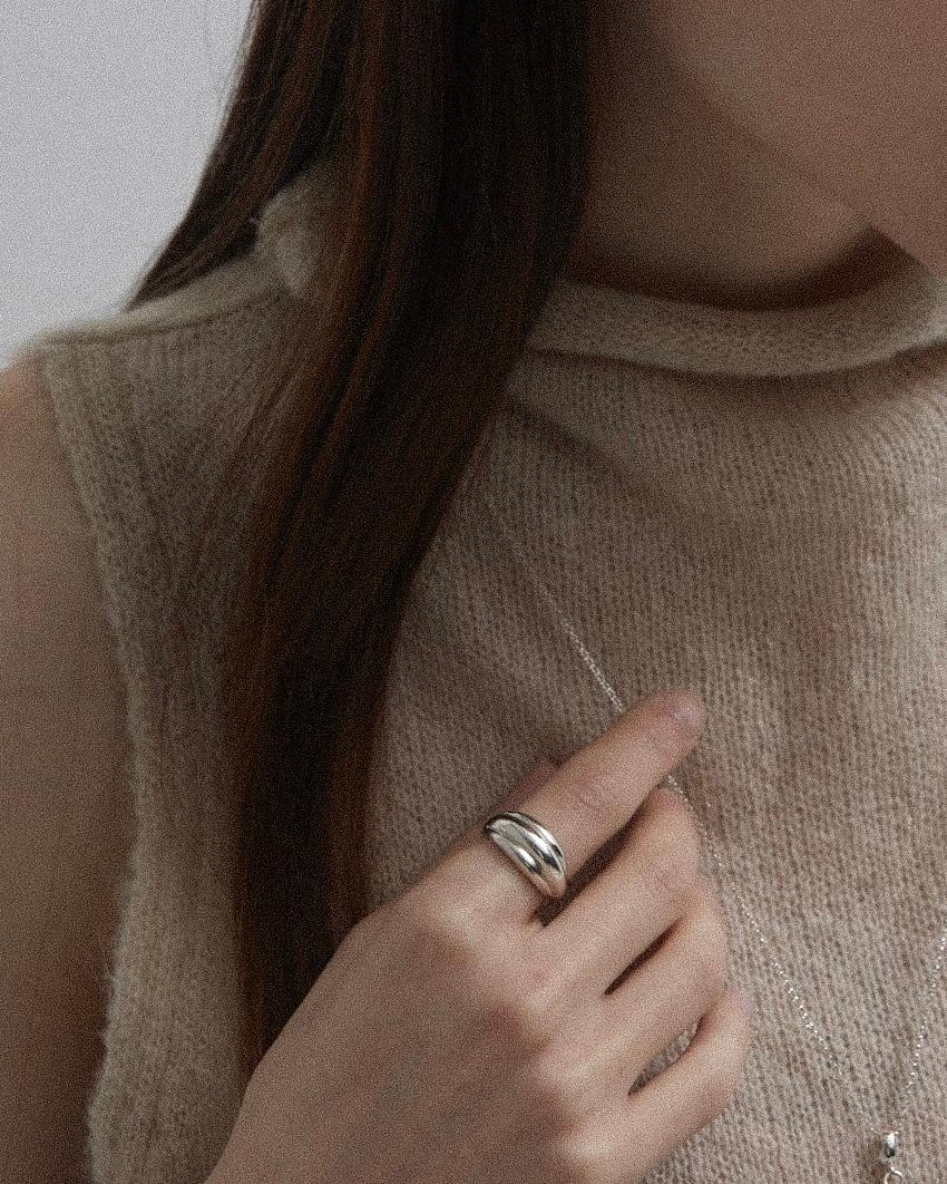 Curve ring
