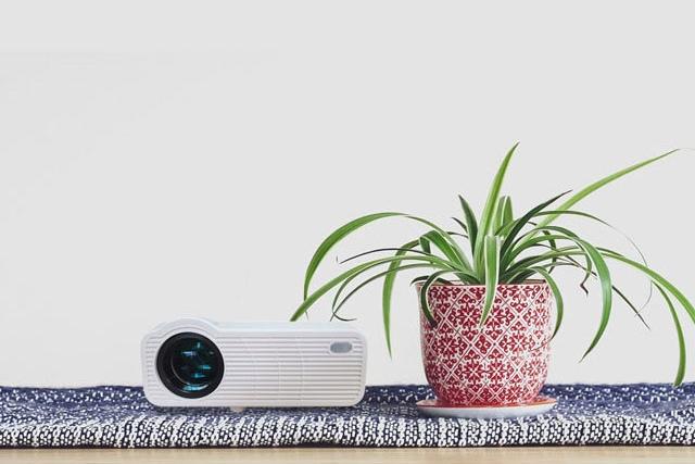 [단독특가] BT-720W HD급 무선미러링 넷플릭스 가정용 캠핑 휴대용 미니빔프로젝터