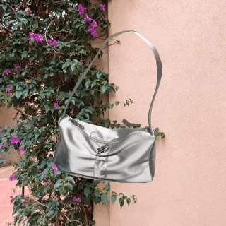 스트링 스토퍼 셔링 리본 주름 광택 새틴 샤틴 샤이닝 펄 숄더백 토트백 가방