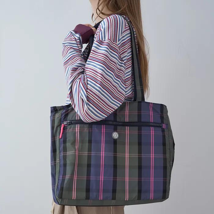 스탬프 패치 체크 숄더백 (Navy)