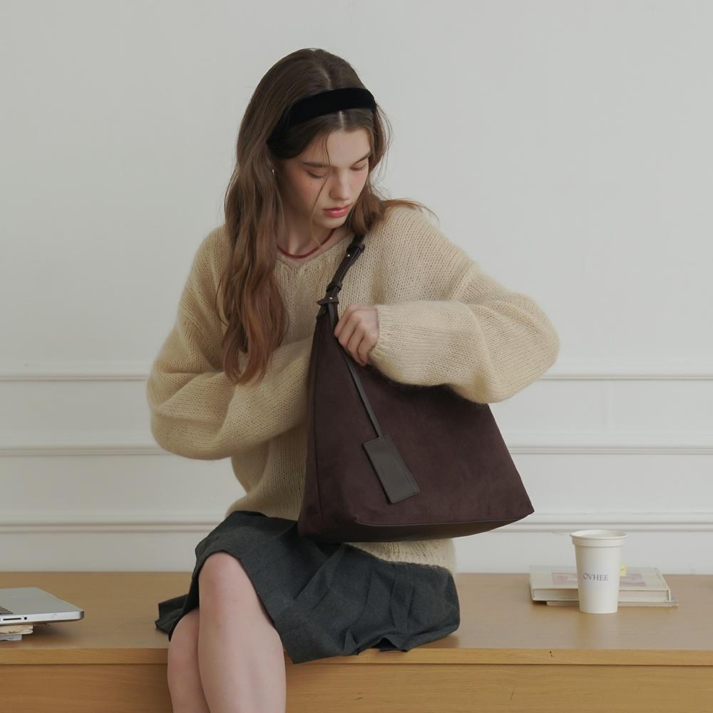 플럼 스웨이드 호보백 Flume Suede Hobo Bag - 다크 브라운