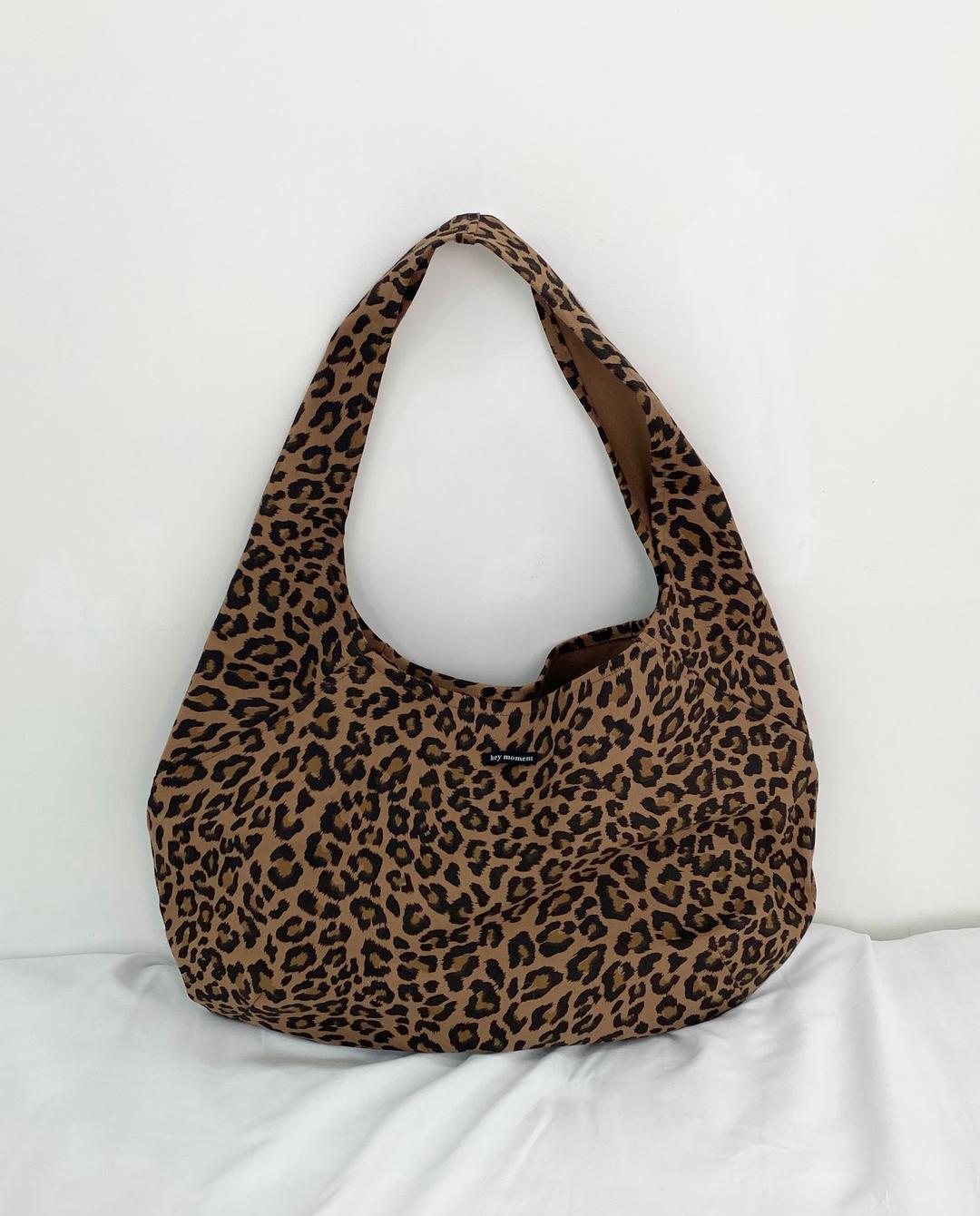 2차) moment bag (leopard brown)
