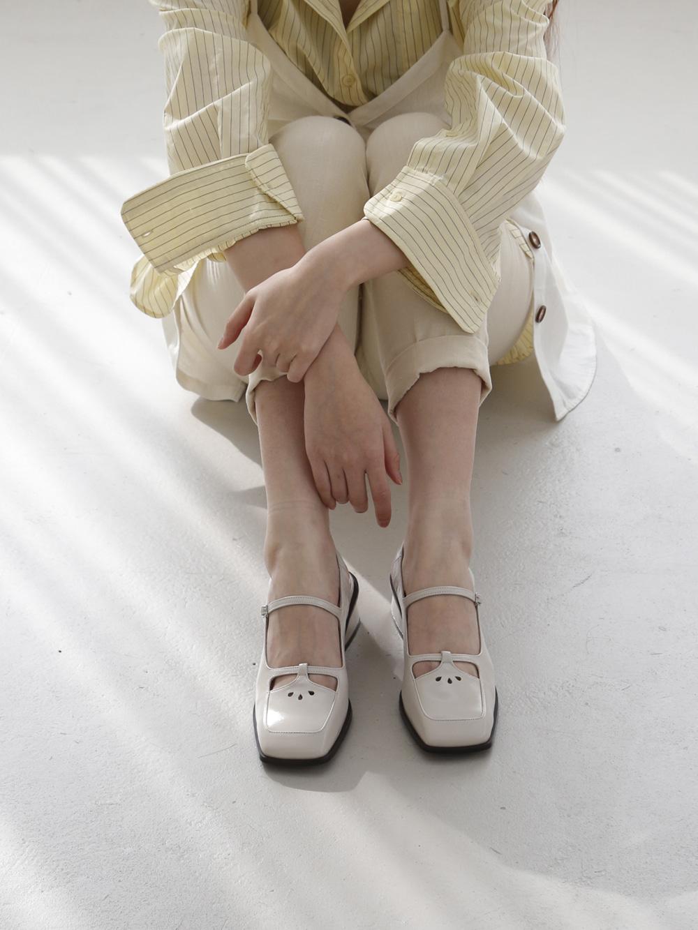 Square mary janes   Cream