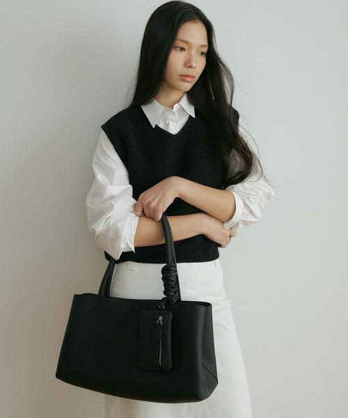 cow leather wide shoulder bag-black
