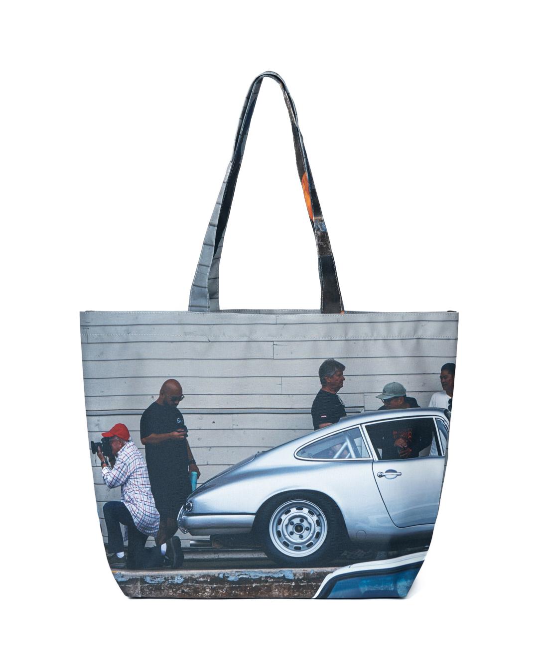 Silberne Kunst Bag