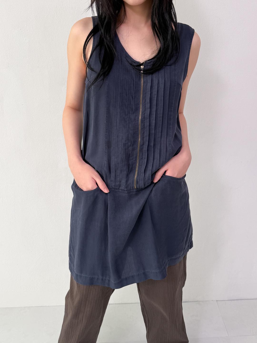 486. Front zipper pocket tunic