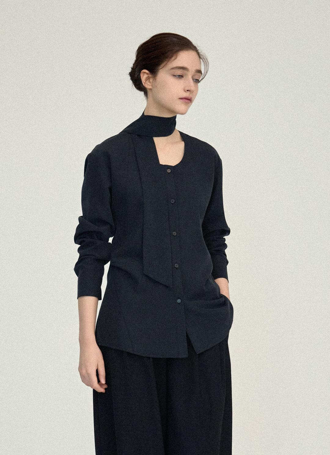scoop-neck tie blouse_bk