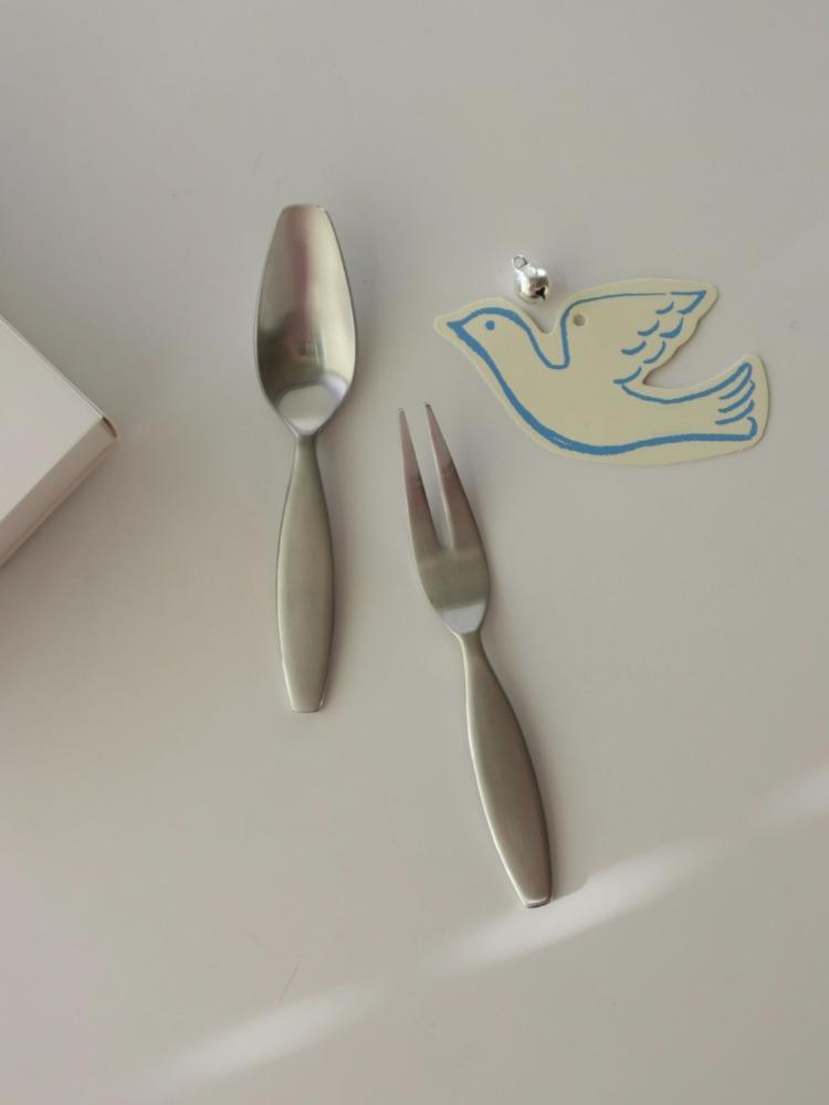 Petit dessert cutlery