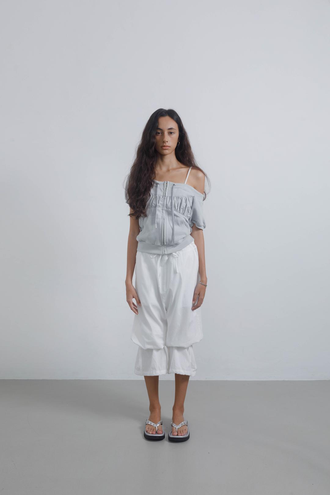 OFF SHOULDER SHIRRING HALF ZIP UP LIGHT GRAY