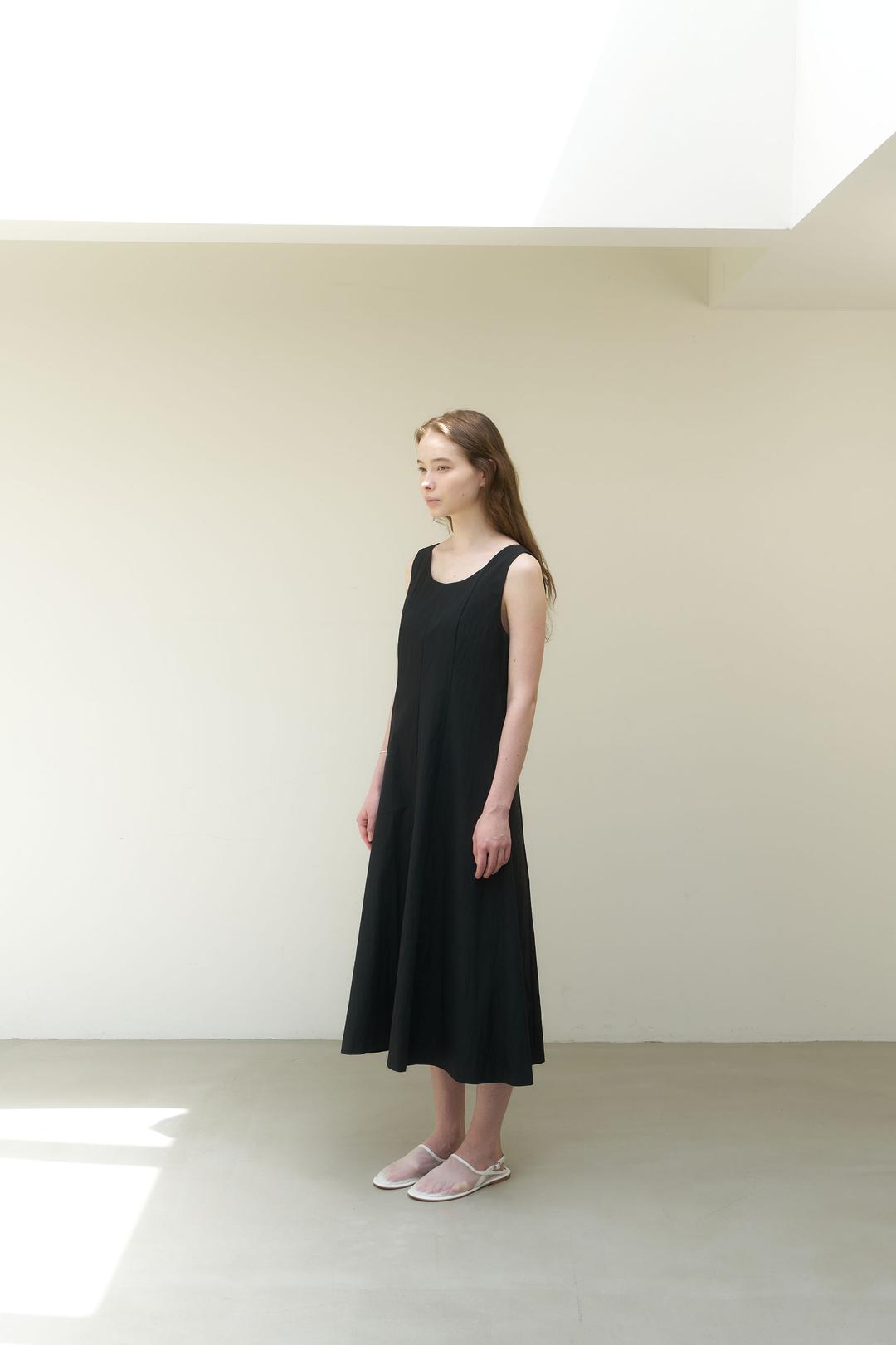 Plain sleeveless dress (Black)