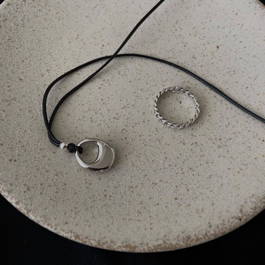 Mio strap necklace
