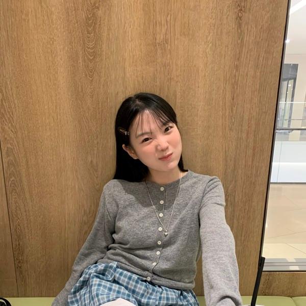 • [메리노울] Round button cardigan