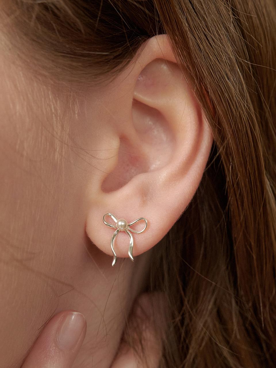 타티아나 (실버925) 코코 진주 리본 귀걸이 EC3089