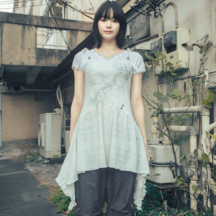 Flayered v-neck sleeveless (White)
