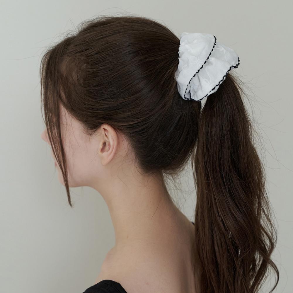 lovesome ribbon embroidery scrunch (2color)